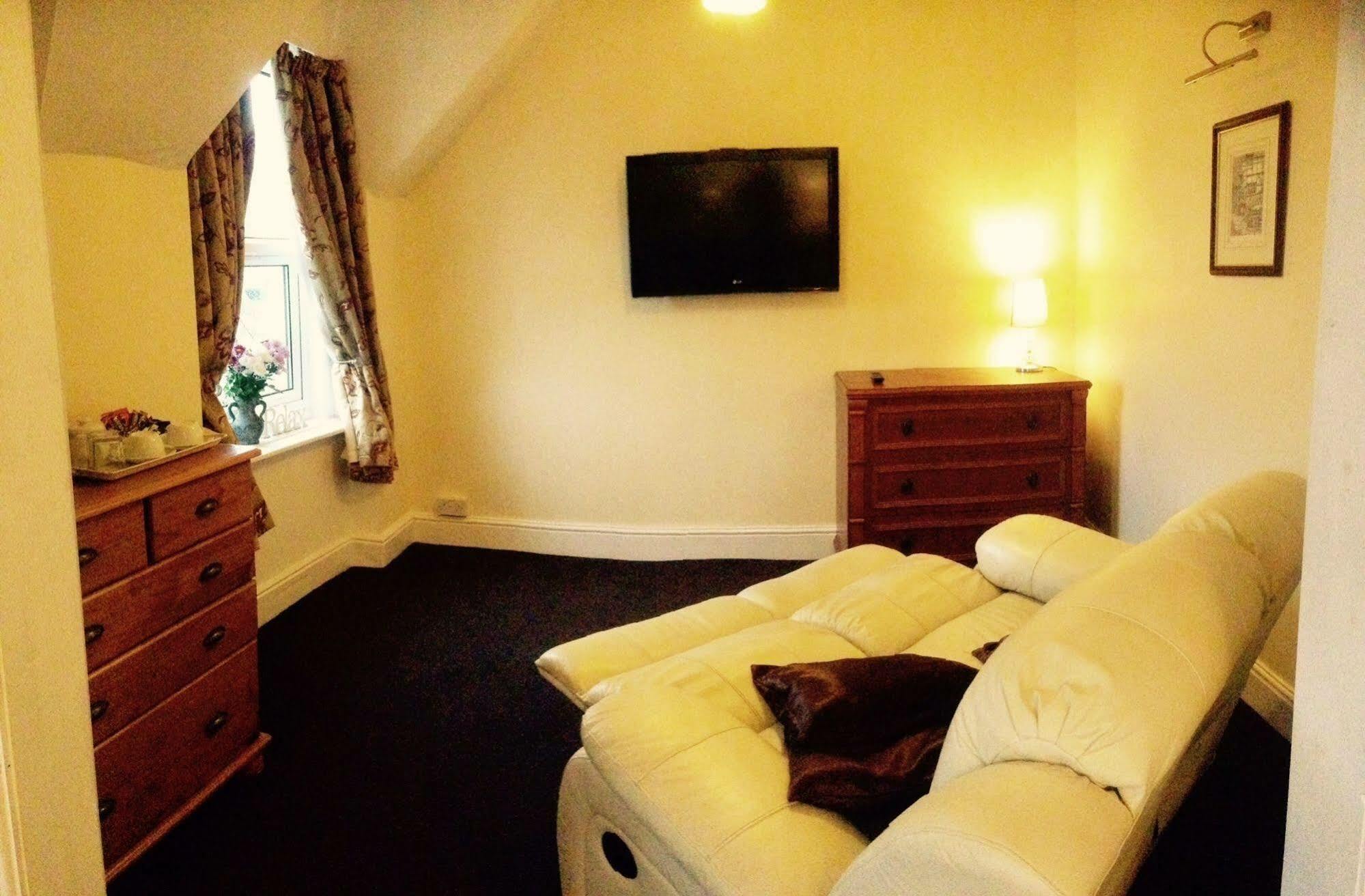 Clifton Villa Guest House ลันดิดโน ภายนอก รูปภาพ